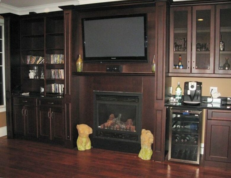 Luxury Home on the Sunny Shores of Lake Erie - PORT COLBORNE, Canada