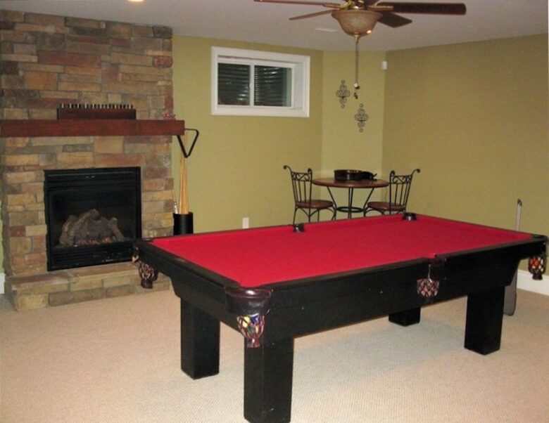 Luxury Home on the Sunny Shores of Lake Erie - PORT COLBORNE, Canada