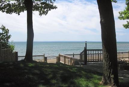 Luxury Home on the Sunny Shores of Lake Erie - PORT COLBORNE, Canada