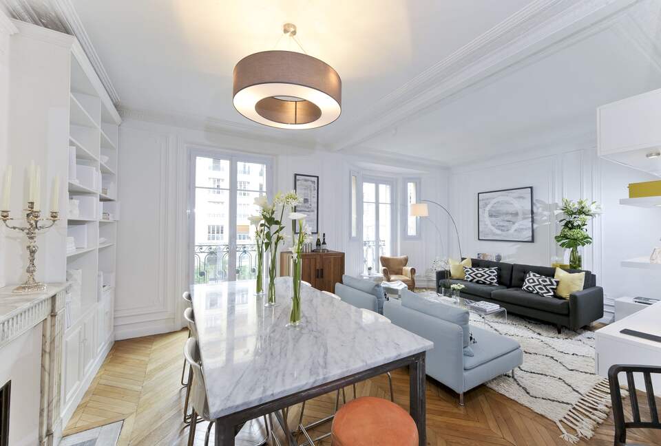 Paris Eiffel Tower Apartment - Paris, France