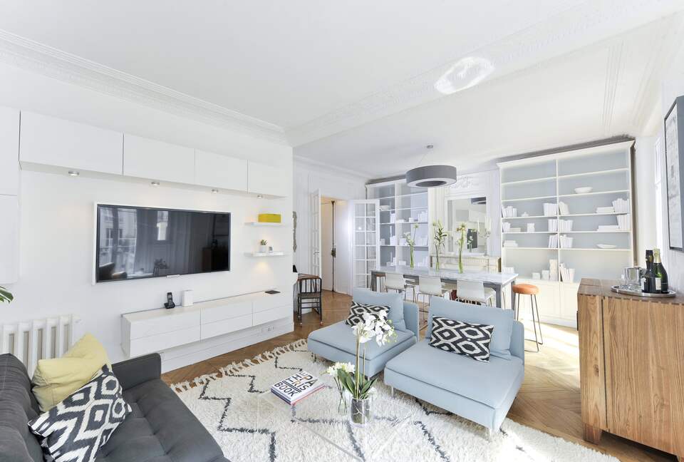 Paris Eiffel Tower Apartment - Paris, France