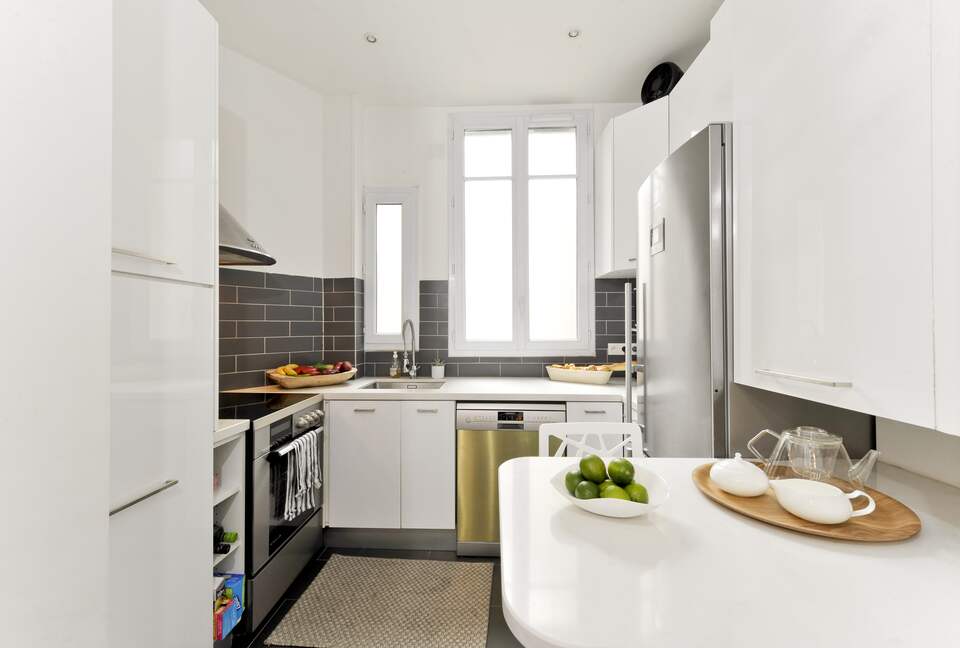 Paris Eiffel Tower Apartment - Paris, France