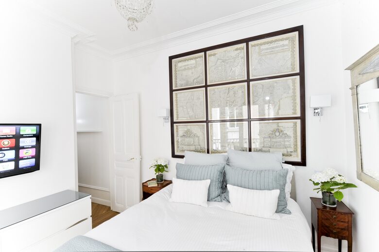 Paris Eiffel Tower Apartment - Paris, France