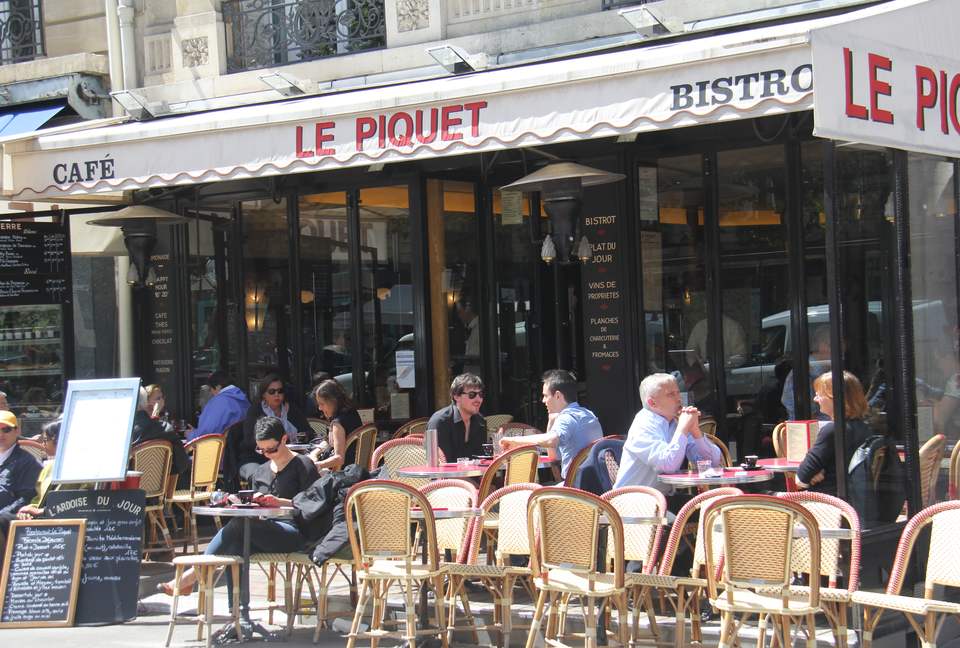 Paris Eiffel Tower Apartment - Paris, France