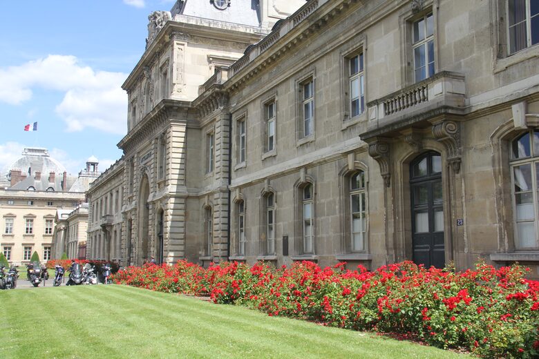 Paris Eiffel Tower Apartment - Paris, France