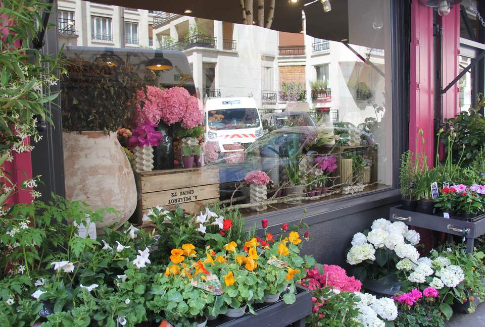 Paris Eiffel Tower Apartment - Paris, France