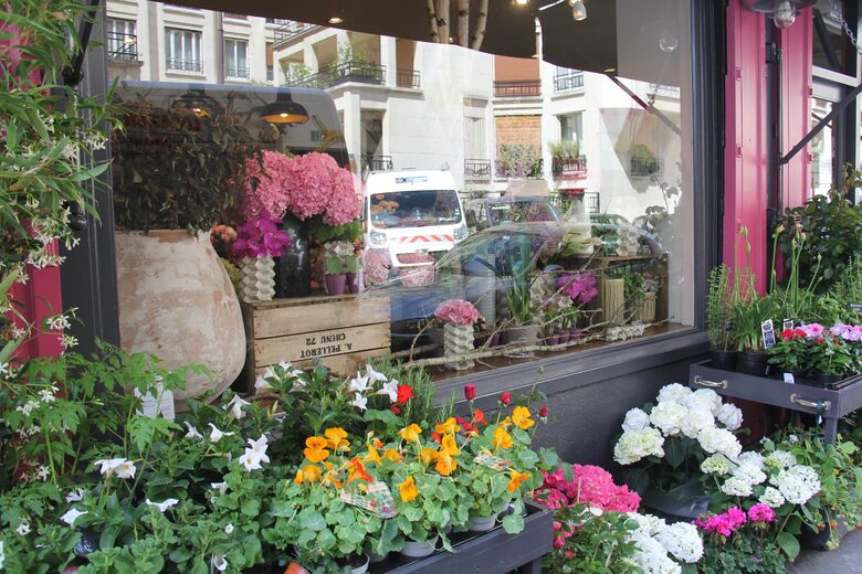 Paris Eiffel Tower Apartment - Paris, France