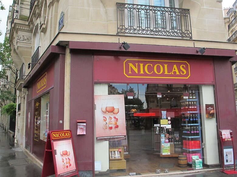 Paris Eiffel Tower Apartment - Paris, France