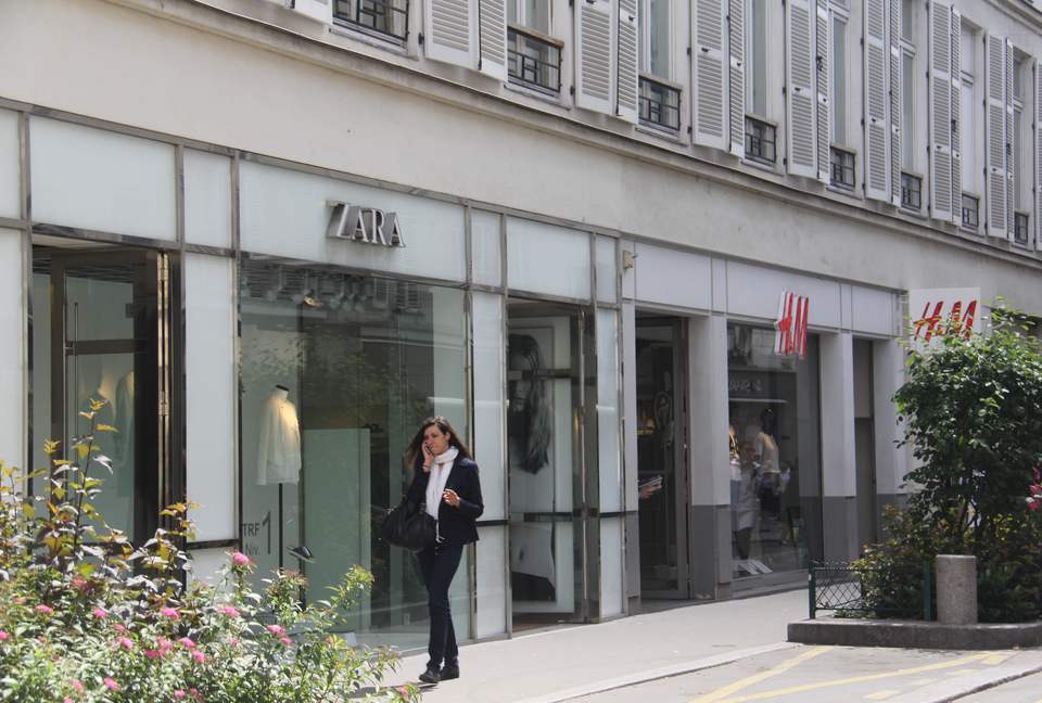 Paris Eiffel Tower Apartment - Paris, France