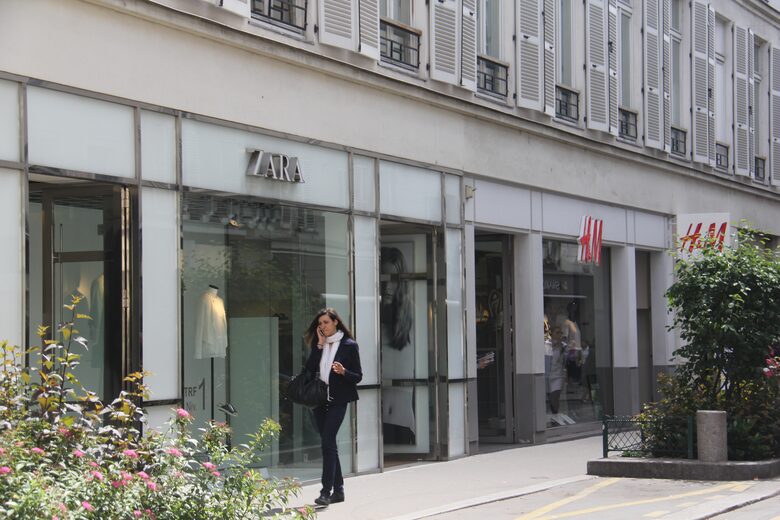 Paris Eiffel Tower Apartment - Paris, France