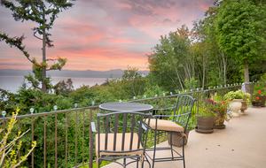 Golden Sunset Villa - Seattle, Washington