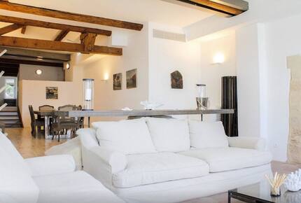 Luxury Apartment Overlooking The Vieux Port - Marseille, France