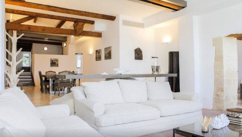 Luxury Apartment Overlooking The Vieux Port - Marseille, France