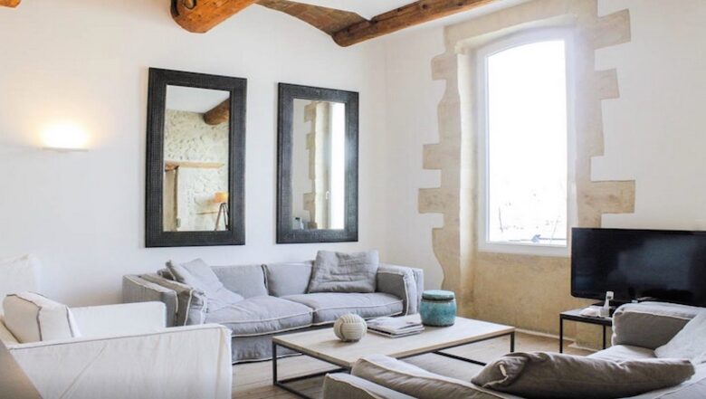 Luxury Apartment Overlooking The Vieux Port - Marseille, France