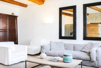 Luxury Apartment Overlooking The Vieux Port - Marseille, France