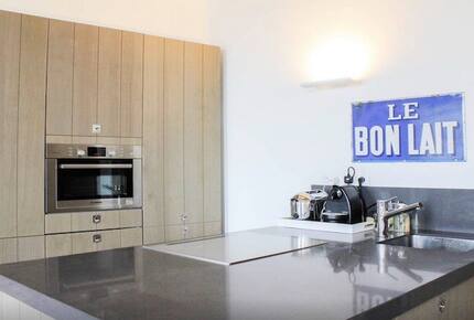 Luxury Apartment Overlooking The Vieux Port - Marseille, France