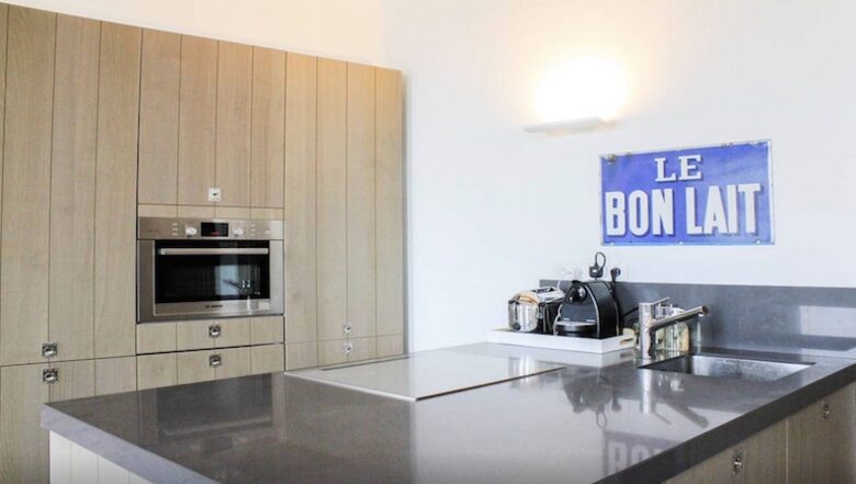 Luxury Apartment Overlooking The Vieux Port - Marseille, France