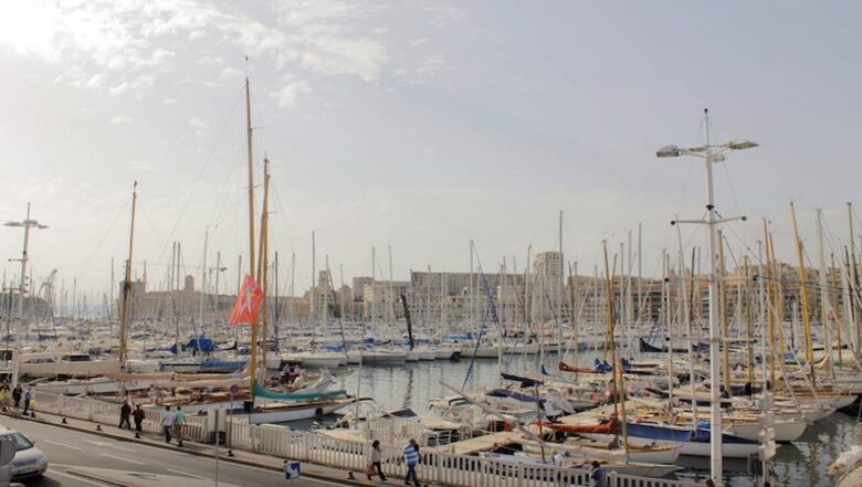 Luxury Apartment Overlooking The Vieux Port - Marseille, France