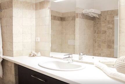 Luxury Apartment Overlooking The Vieux Port - Marseille, France