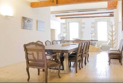 Luxury Apartment Overlooking The Vieux Port - Marseille, France