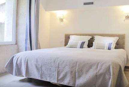 Luxury Apartment Overlooking The Vieux Port - Marseille, France