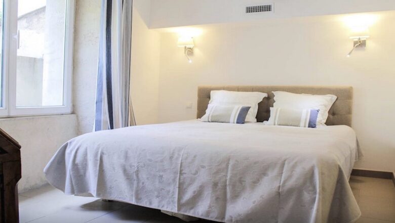 Luxury Apartment Overlooking The Vieux Port - Marseille, France