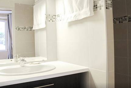 Luxury Apartment Overlooking The Vieux Port - Marseille, France