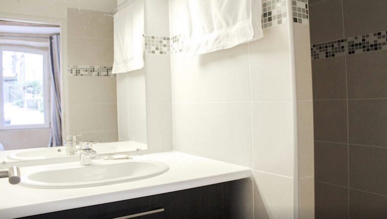 Luxury Apartment Overlooking The Vieux Port - Marseille, France