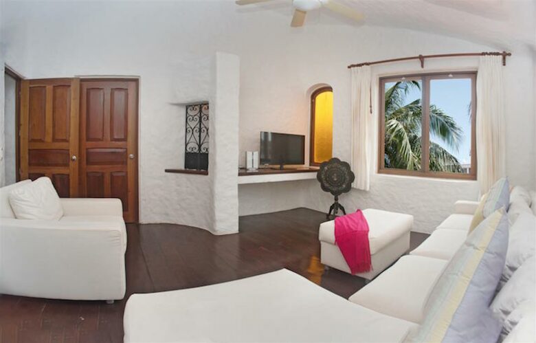 Villa Alux, waterfront pool mansion in Zona Hotelera - Cancun, Mexico