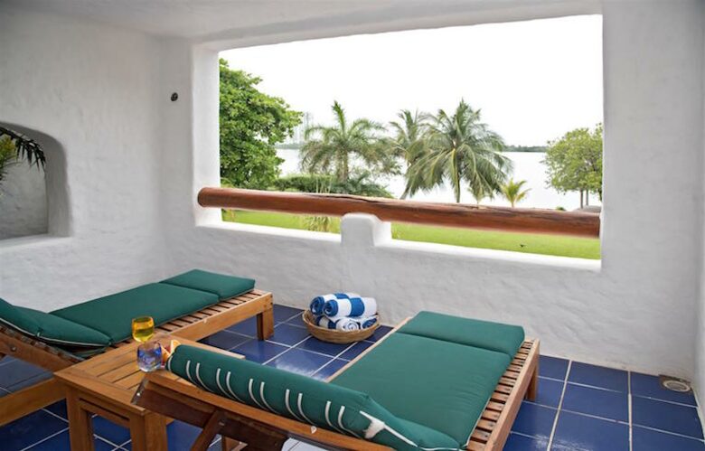 Villa Alux, waterfront pool mansion in Zona Hotelera - Cancun, Mexico