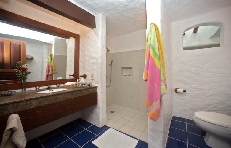 Villa Alux, waterfront pool mansion in Zona Hotelera - Cancun, Mexico