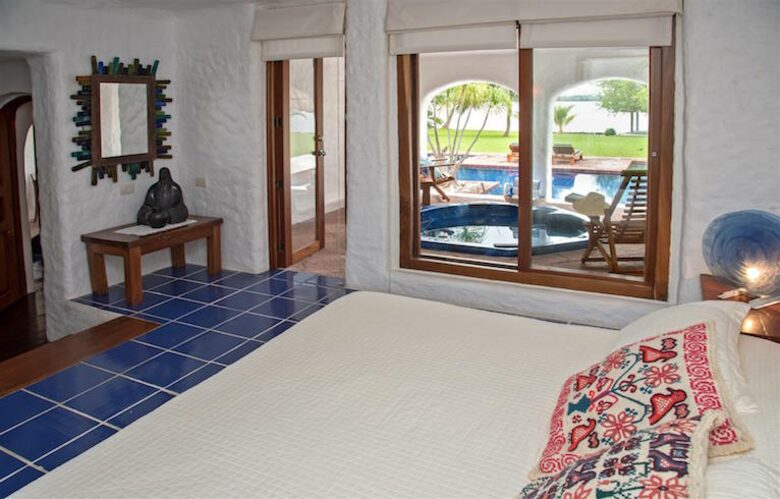 Villa Alux, waterfront pool mansion in Zona Hotelera - Cancun, Mexico