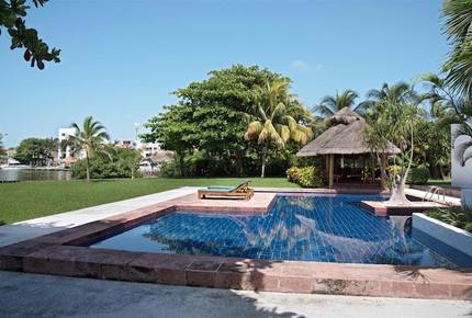 Villa Alux, waterfront pool mansion in Zona Hotelera - Cancun, Mexico