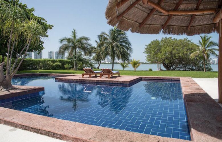 Villa Alux, waterfront pool mansion in Zona Hotelera - Cancun, Mexico