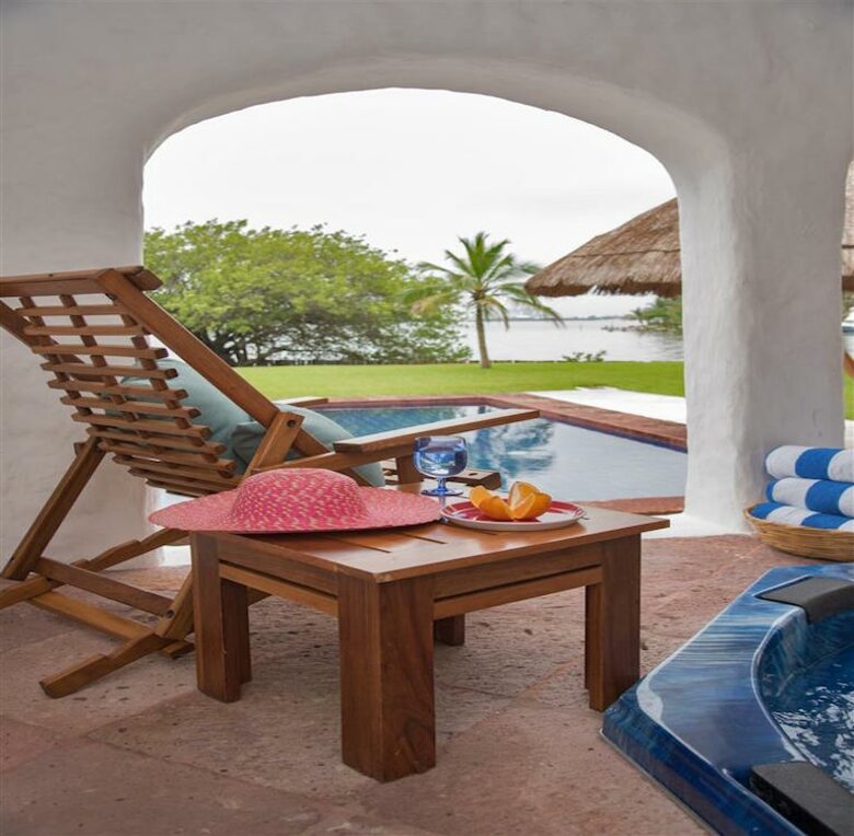 Villa Alux, waterfront pool mansion in Zona Hotelera - Cancun, Mexico