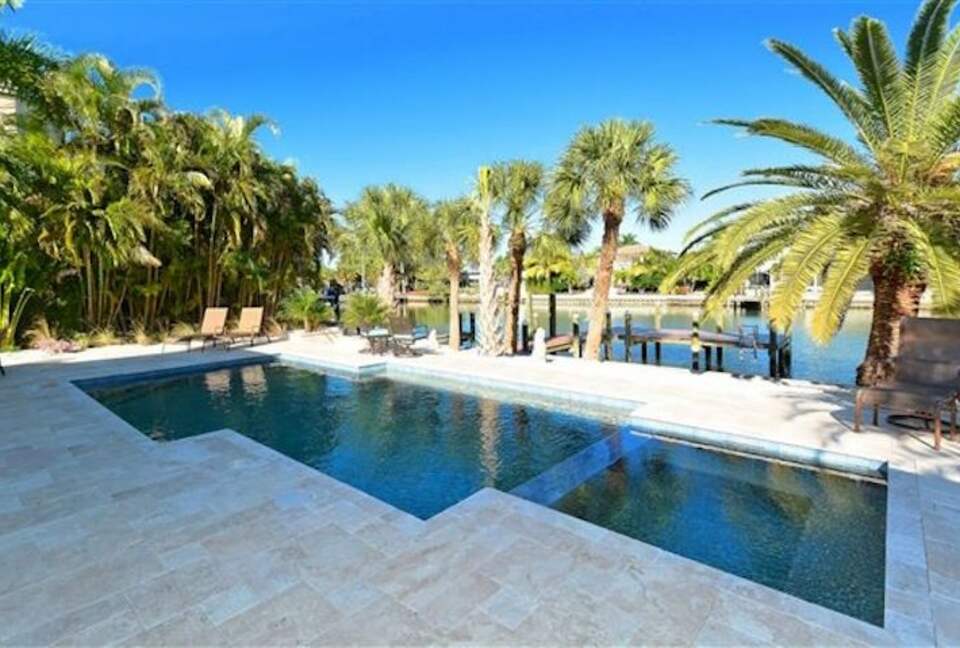 St. Armand's Canal-Front Paradise - Sarasota, Florida