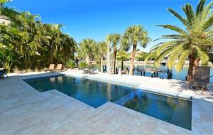 St. Armand's Canal-Front Paradise - Sarasota, Florida