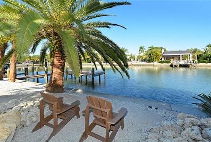 St. Armand's Canal-Front Paradise - Sarasota, Florida
