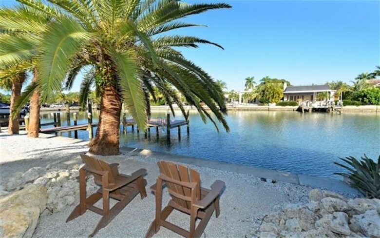 St. Armand's Canal-Front Paradise - Sarasota, Florida