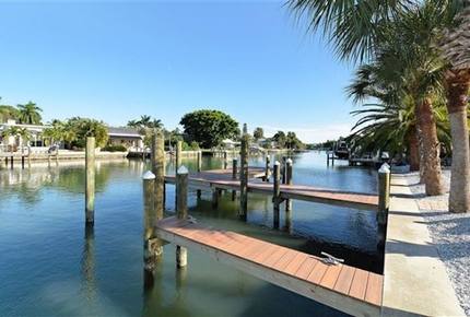 St. Armand's Canal-Front Paradise - Sarasota, Florida