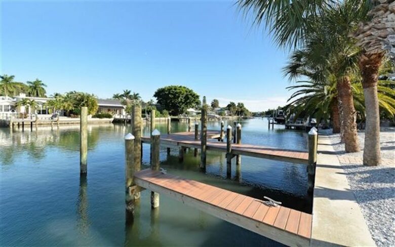 St. Armand's Canal-Front Paradise - Sarasota, Florida