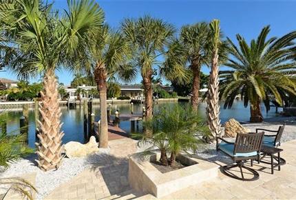 St. Armand's Canal-Front Paradise - Sarasota, Florida