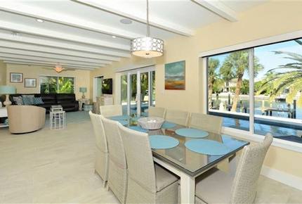 St. Armand's Canal-Front Paradise - Sarasota, Florida