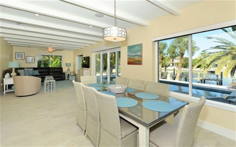 St. Armand's Canal-Front Paradise - Sarasota, Florida