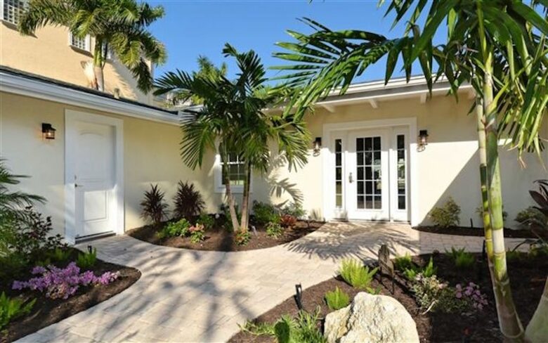 St. Armand's Canal-Front Paradise - Sarasota, Florida