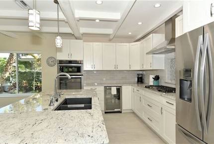 St. Armand's Canal-Front Paradise - Sarasota, Florida