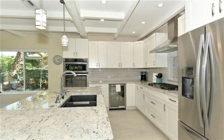 St. Armand's Canal-Front Paradise - Sarasota, Florida