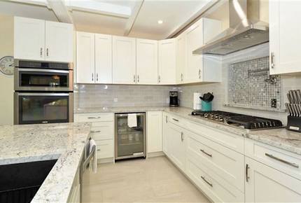 St. Armand's Canal-Front Paradise - Sarasota, Florida