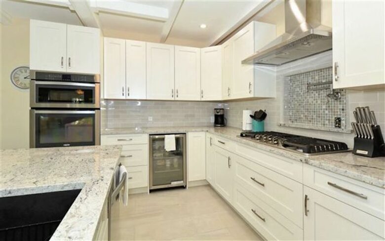 St. Armand's Canal-Front Paradise - Sarasota, Florida