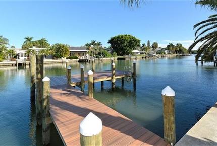 St. Armand's Canal-Front Paradise - Sarasota, Florida